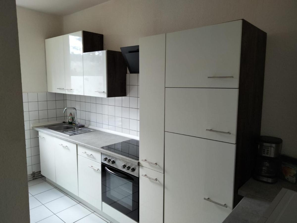 Modernes Apartment Mit 2 Schlafzimmern Und Privatparkplatz Nahe Innenstadt Neumunster Bagian luar foto