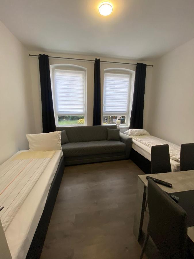 Modernes Apartment Mit 2 Schlafzimmern Und Privatparkplatz Nahe Innenstadt Neumunster Bagian luar foto