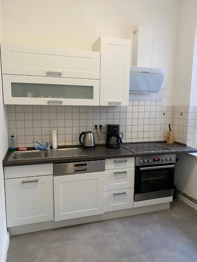 Modernes Apartment Mit 2 Schlafzimmern Und Privatparkplatz Nahe Innenstadt Neumunster Bagian luar foto
