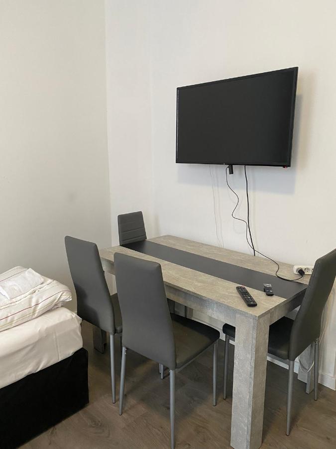 Modernes Apartment Mit 2 Schlafzimmern Und Privatparkplatz Nahe Innenstadt Neumunster Bagian luar foto