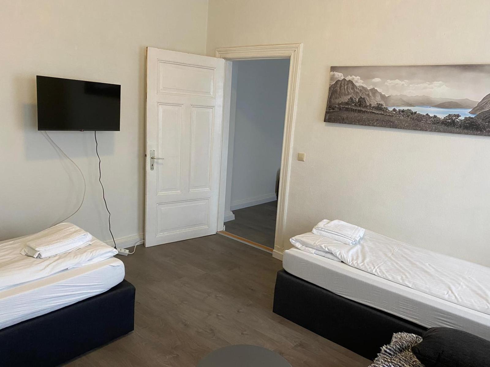 Modernes Apartment Mit 2 Schlafzimmern Und Privatparkplatz Nahe Innenstadt Neumunster Bagian luar foto