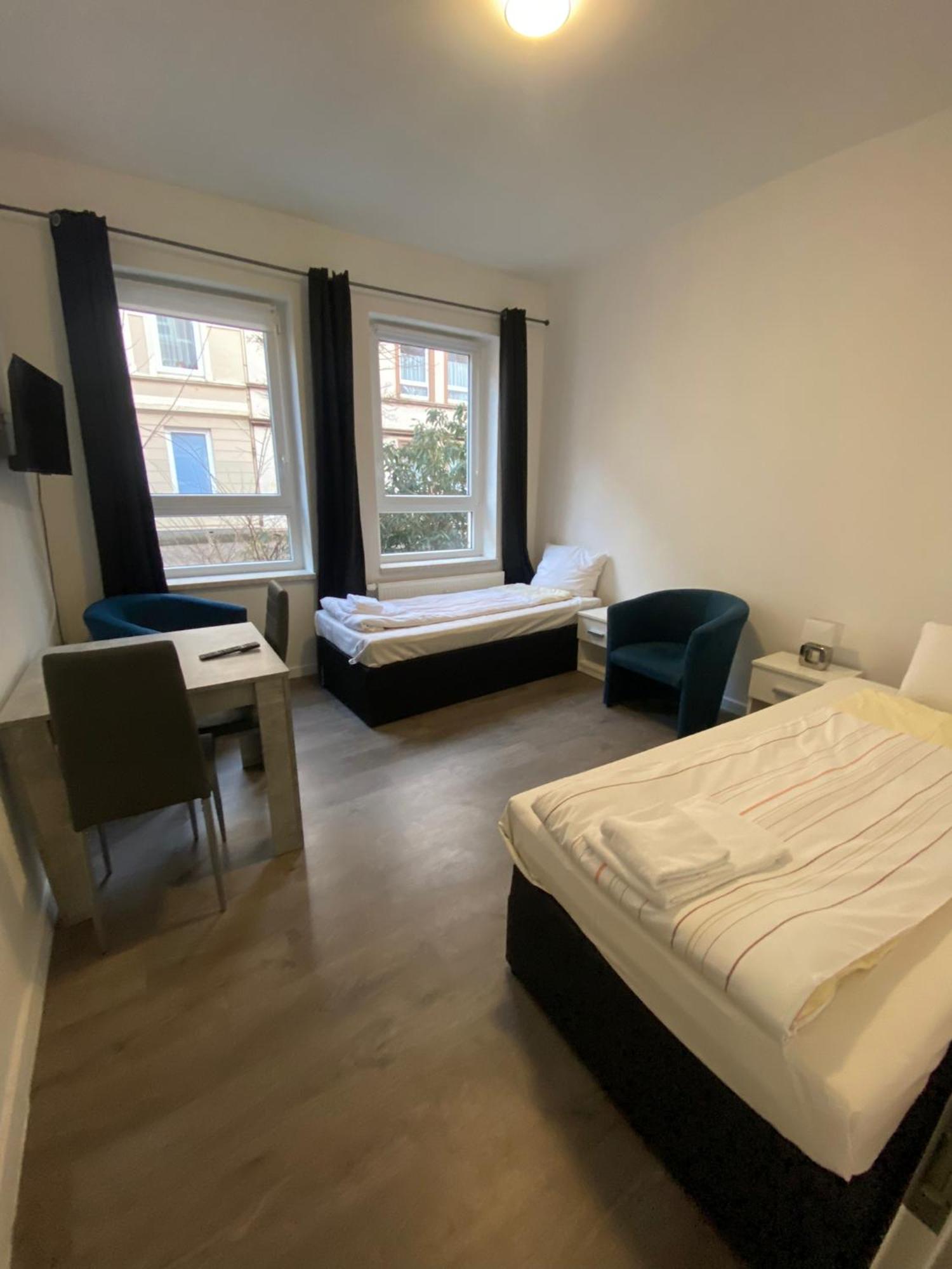 Modernes Apartment Mit 2 Schlafzimmern Und Privatparkplatz Nahe Innenstadt Neumunster Bagian luar foto