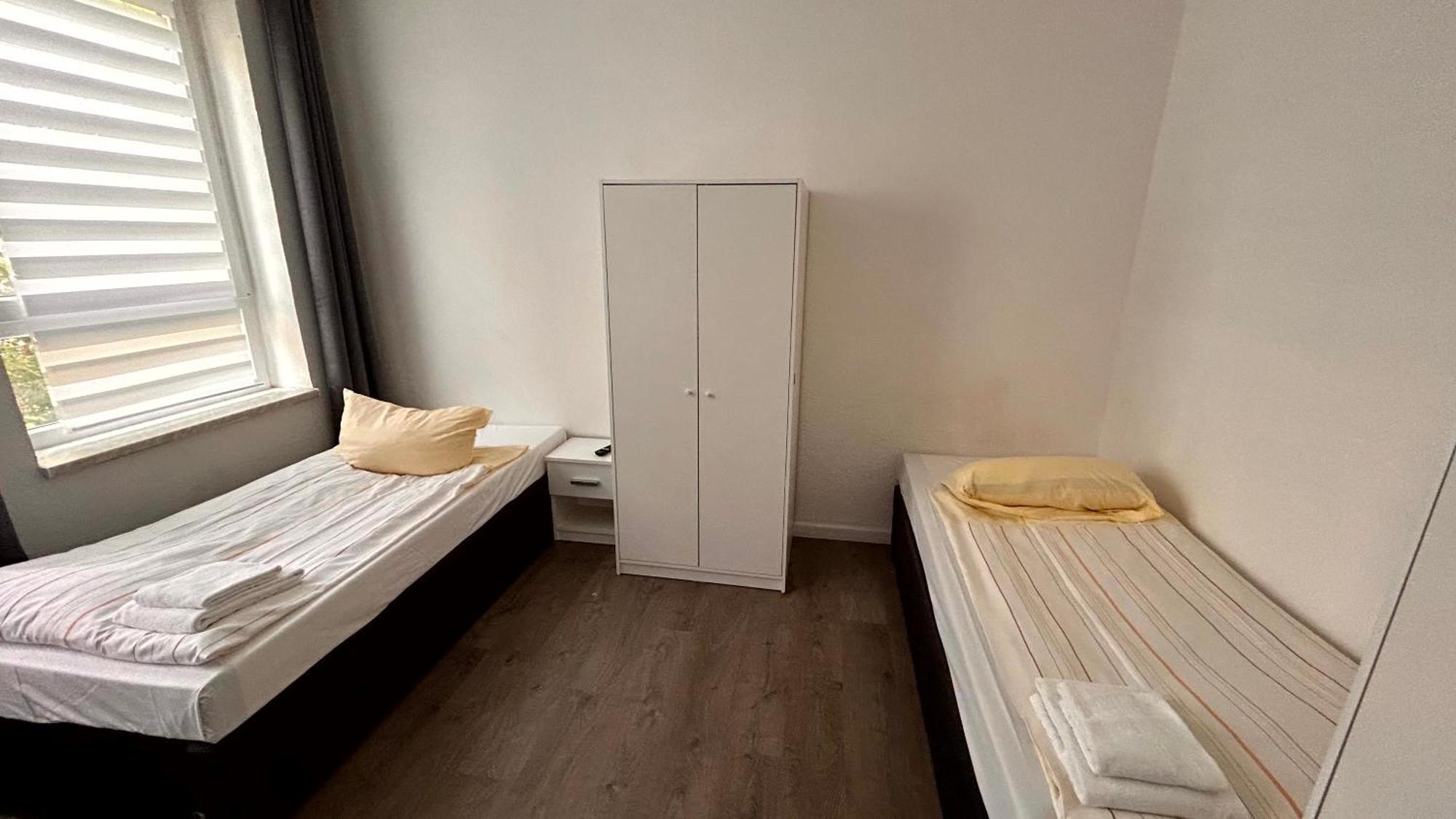 Modernes Apartment Mit 2 Schlafzimmern Und Privatparkplatz Nahe Innenstadt Neumunster Bagian luar foto