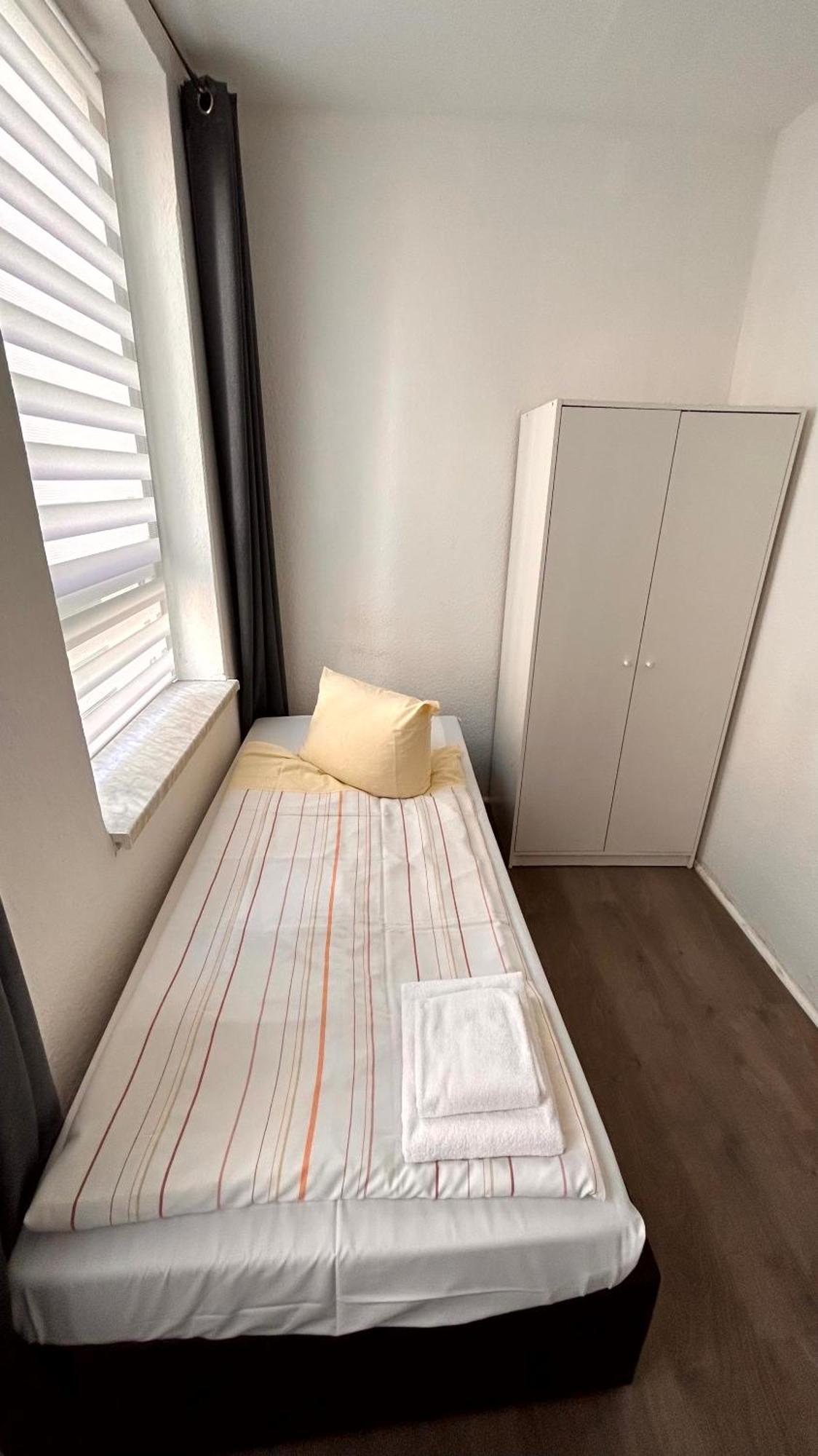 Modernes Apartment Mit 2 Schlafzimmern Und Privatparkplatz Nahe Innenstadt Neumunster Bagian luar foto