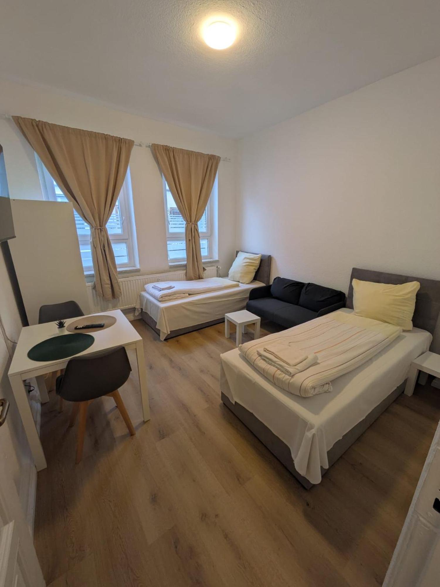 Modernes Apartment Mit 2 Schlafzimmern Und Privatparkplatz Nahe Innenstadt Neumunster Bagian luar foto