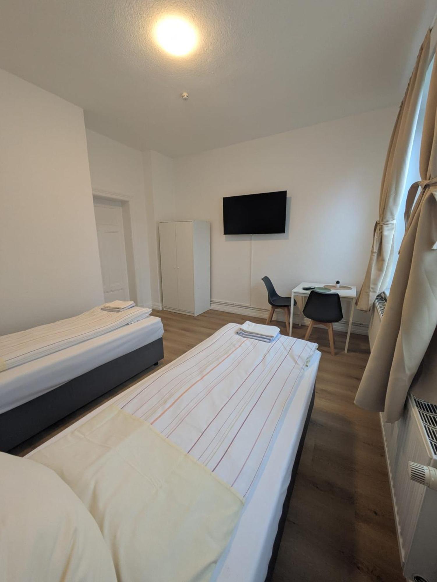 Modernes Apartment Mit 2 Schlafzimmern Und Privatparkplatz Nahe Innenstadt Neumunster Bagian luar foto