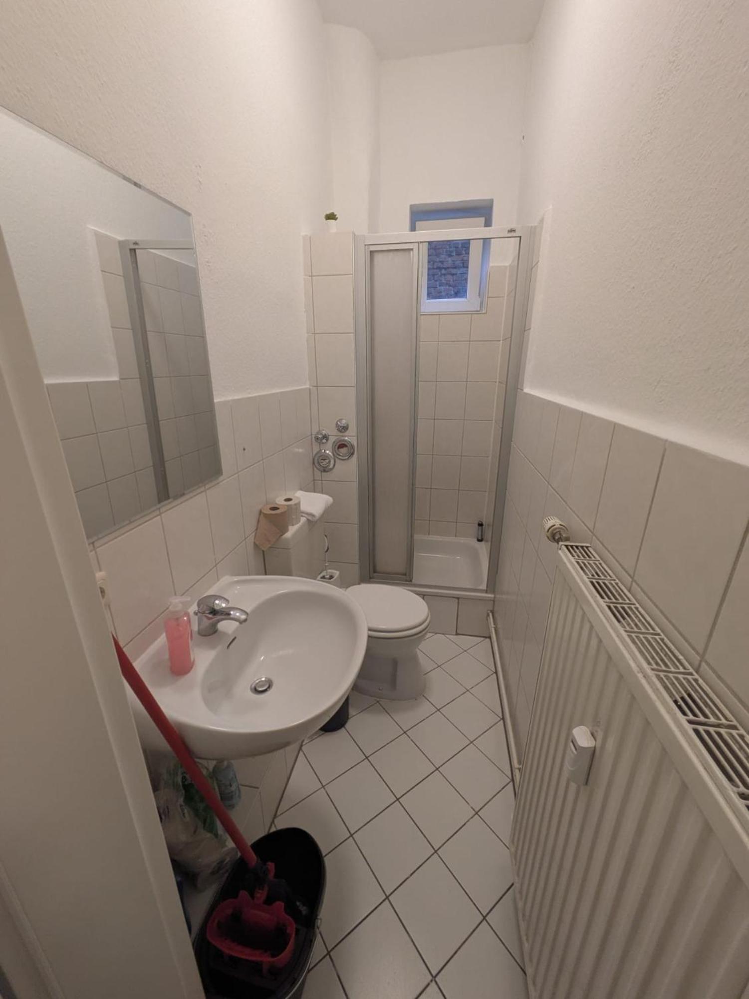 Modernes Apartment Mit 2 Schlafzimmern Und Privatparkplatz Nahe Innenstadt Neumunster Bagian luar foto