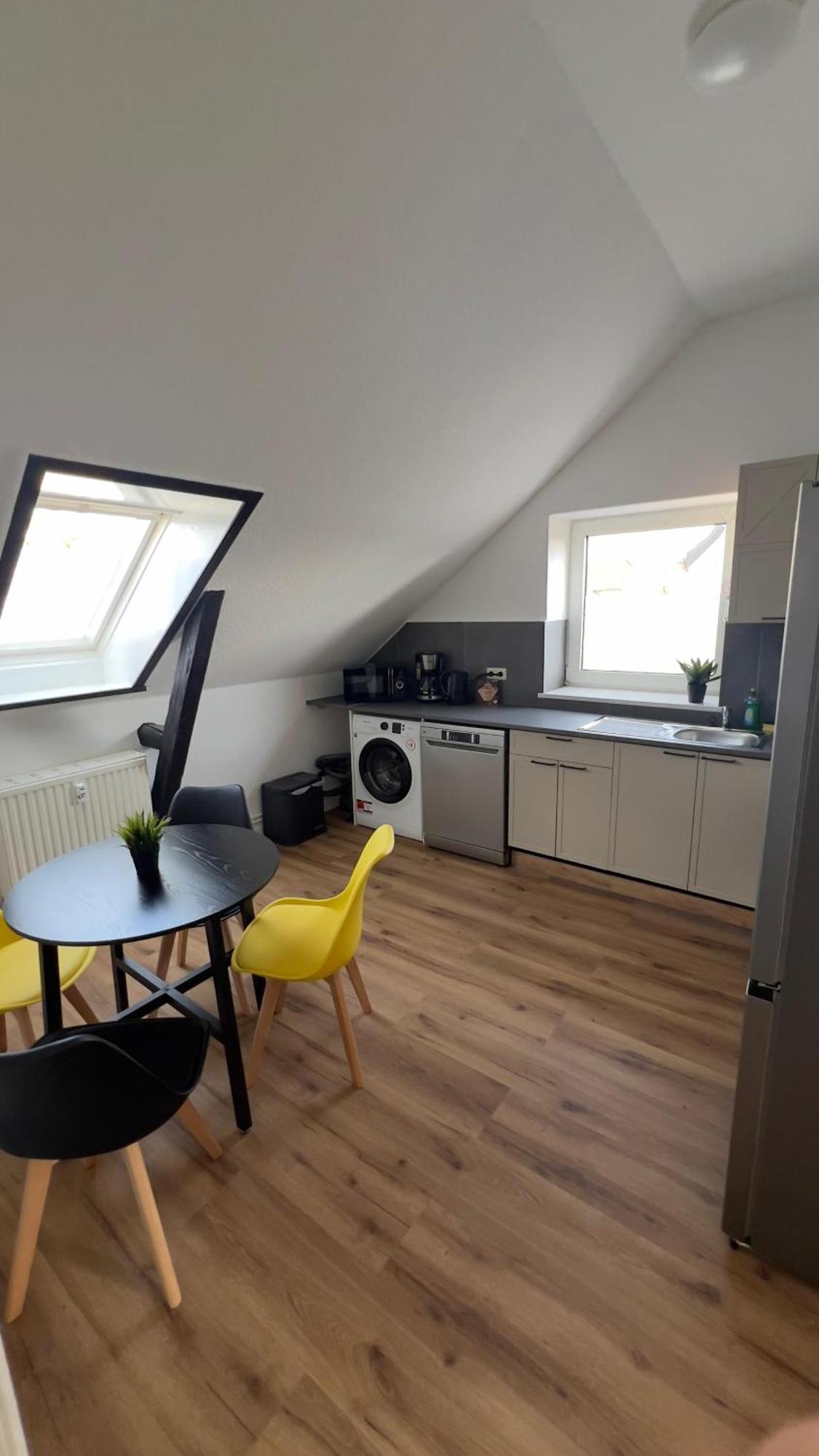 Modernes Apartment Mit 2 Schlafzimmern Und Privatparkplatz Nahe Innenstadt Neumunster Bagian luar foto