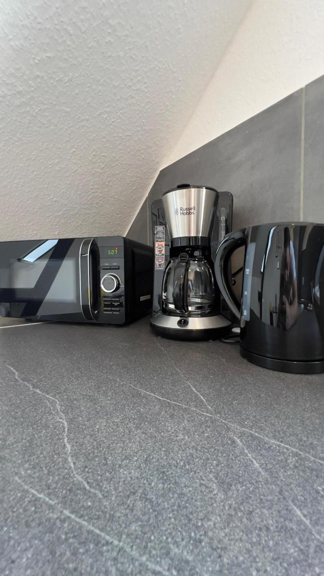 Modernes Apartment Mit 2 Schlafzimmern Und Privatparkplatz Nahe Innenstadt Neumunster Bagian luar foto